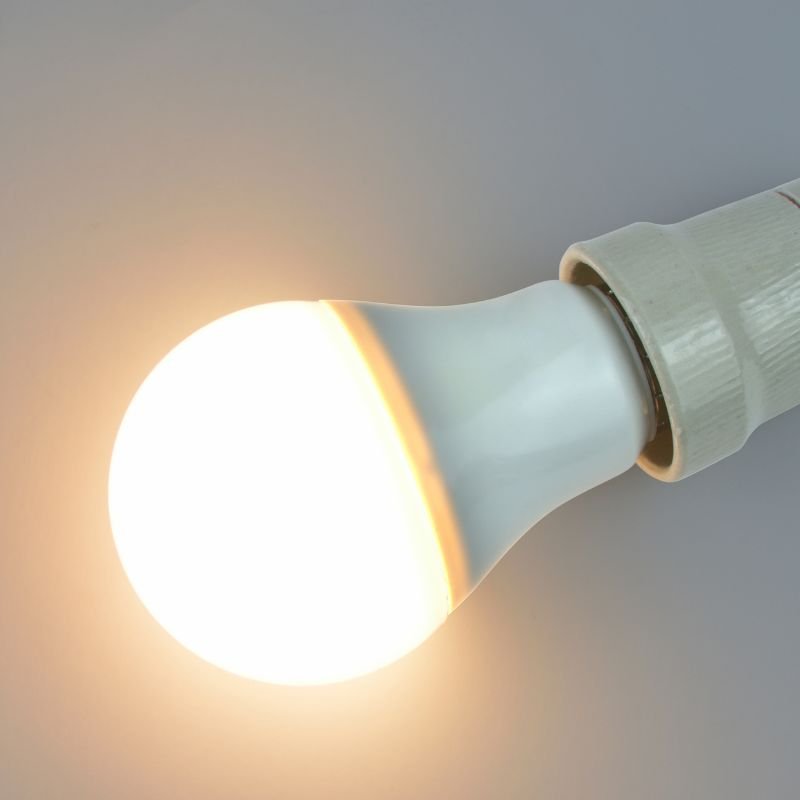 Ampoule sphérique LED 0,7W / 30LM plastique rouge pour guirlande culot B22