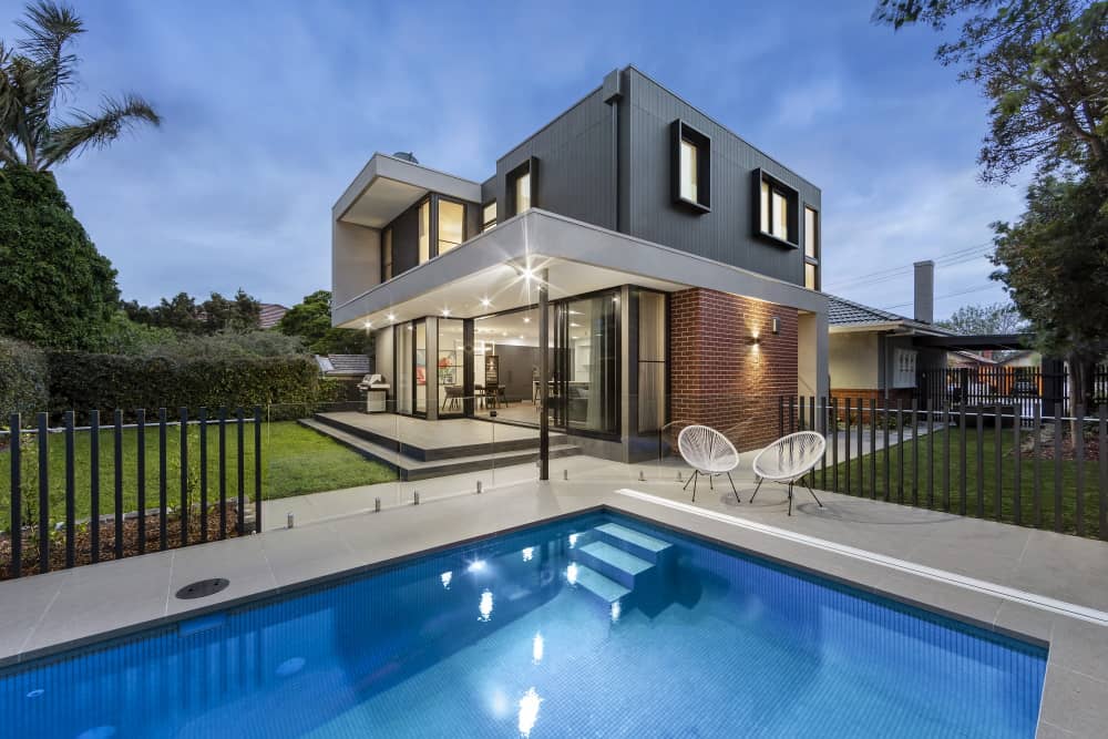 choisir-installer-applique-exterieur-maison.jpg__PID:97f191f3-b258-47fe-8fff-39b2d19e7703