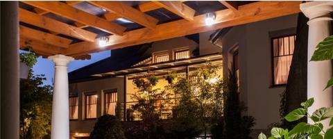 https-www-silamp-fr-comment-amenager-eclairage-pergola-en-bois__PID:c3cb6bc4-ce43-41ef-8f3b-1641fe46f46b