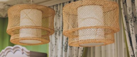 idees-deco-suspension-moderne-salon.jpg__PID:ae564051-7cc8-4896-86de-efd1dfb71d09