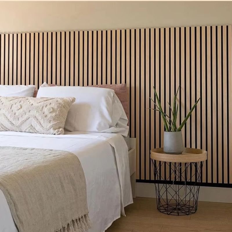 Lot de 4 Panneaux Acoustiques Muraux - Tasseaux Finition Chêne Blanc - Fond Noir - 240x60x2,2cm - Silamp France