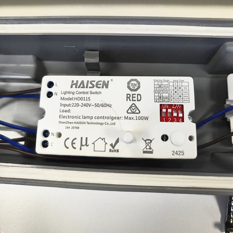 Réglette LED 120cm Étanche CCT - Puissance Ajustable et Détection de Lumière - Silamp France