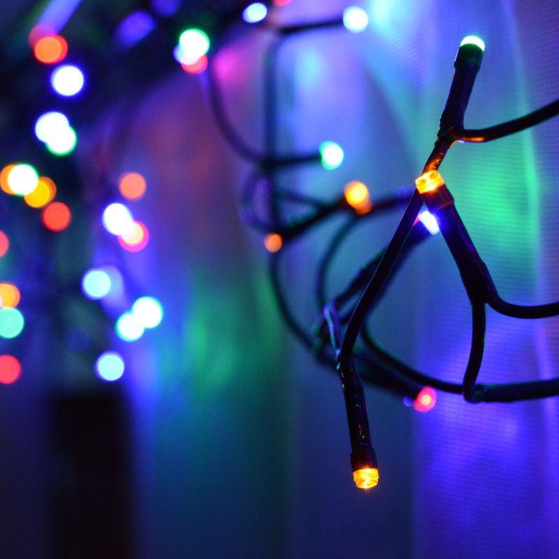 Guirlande Lumineuse 7M 96LED IP44, 8 modes + timer - cble vert MULTICOULEUR (piles non incluses)