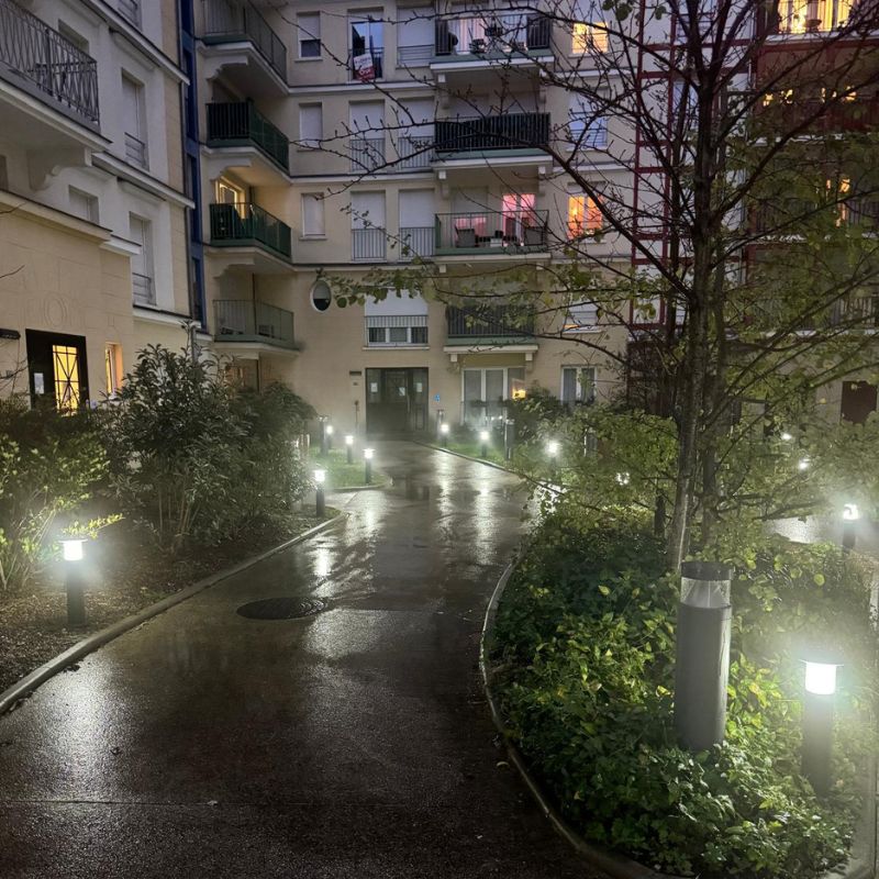 Borne de Jardin Solaire 60cm Noire 3000K/6400K