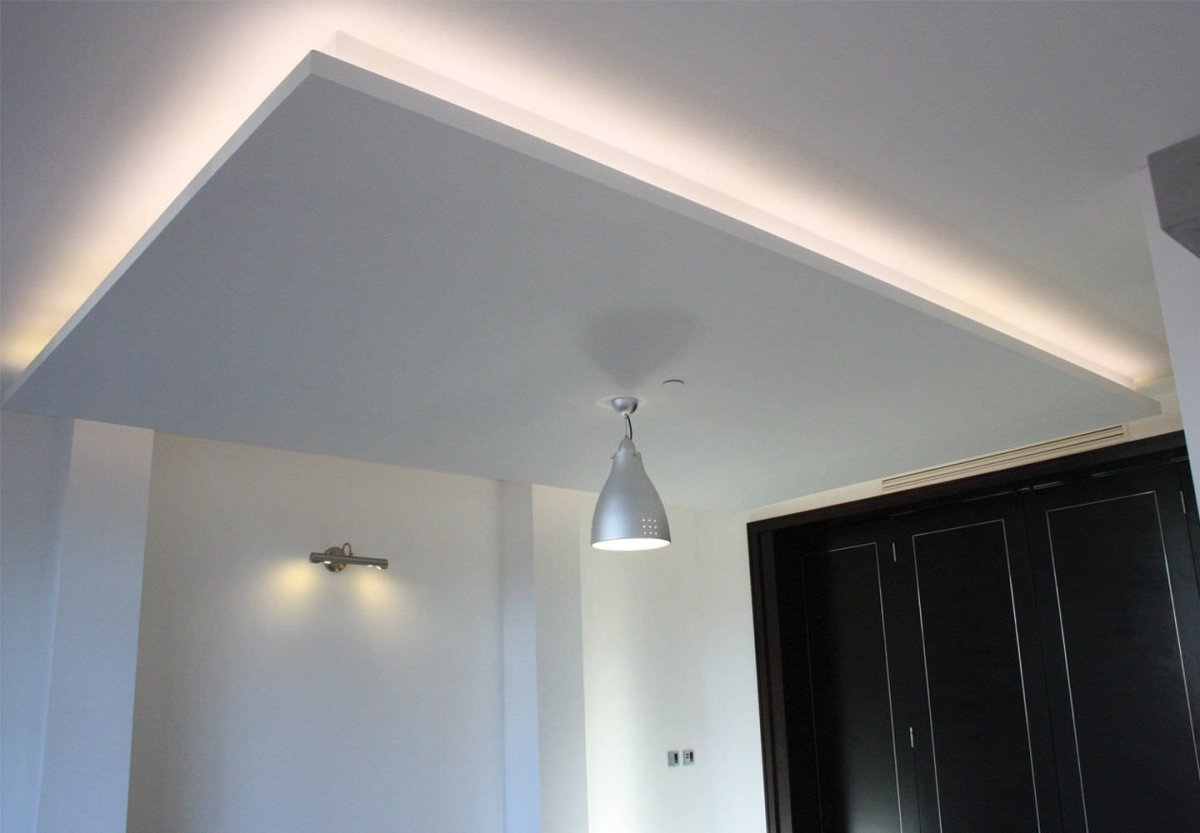 comment-installer-luminaire-plafond-suspendu.jpg__PID:9e7703d7-3f0c-4ba9-b99c-f4ae5640517c