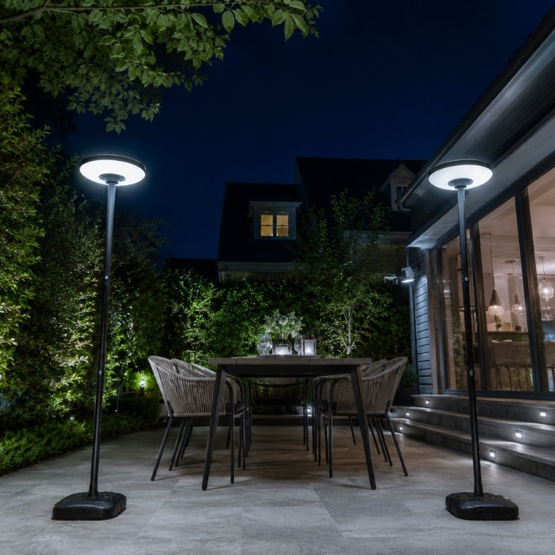 Lampe Solaire Extérieure Noire 15W CCT avec Mât 2,5m + Télécommande - 3000K/4000K/6000K - Silamp France