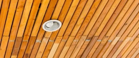 Où utiliser un spot IP44 encastrable ou à piquer ?