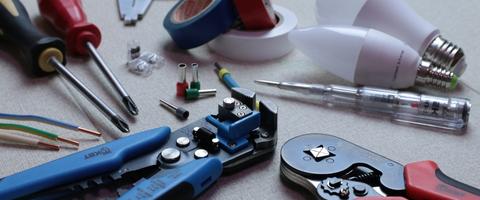 Outils et installation de luminaires : tout le matériel nécessaire