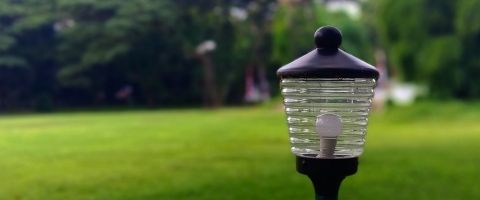 Brancher des luminaires extérieurs en série