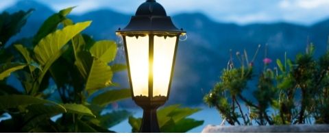Installer une lampe étanche LED à l’extérieur : normes et luminaires